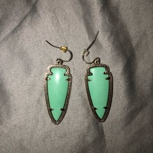 KENDRA SCOTT Mint Arrow Shaped Earrings